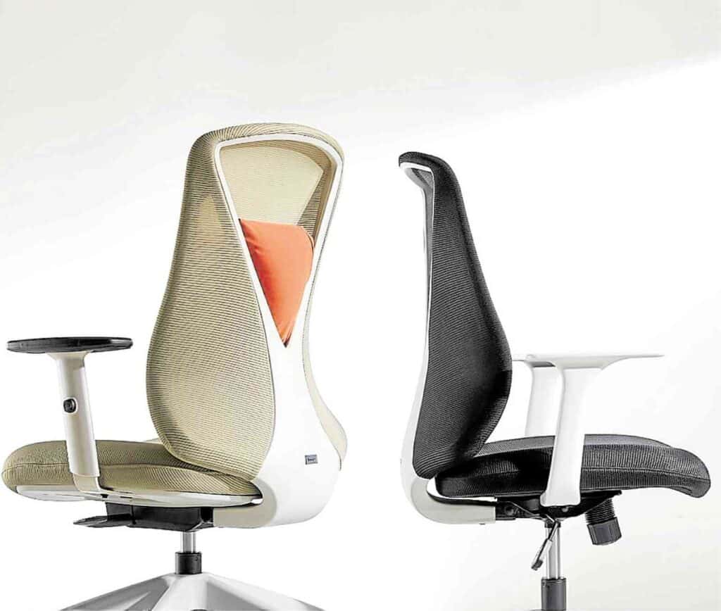 ContractWorld’s Butterfly Chair has many customizable features including an STG automatic tension control system with three-position locking mechanism and adjustable armrests.