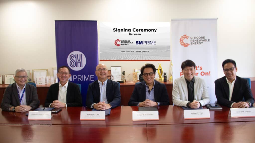 From left: SM Prime Energy Consultant, Jaime Patinio; SM Prime Chief Finance Officer, John Nai Peng Ong; SM Prime President, Jeffrey Lim; CREC Chairman, Edgar Saavedra; CREC President & CEO, Oliver Tan; and CREC Sr. Manager Sales & Energy Trading, Jerard Garcia.
