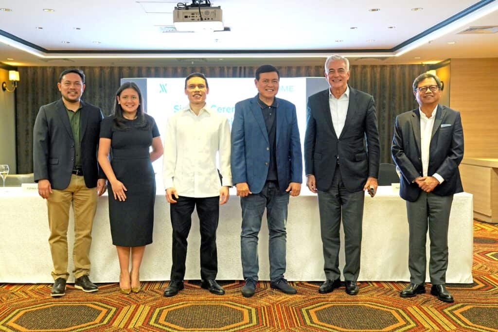 Villar Group acquires MCX - Villar-led Prime Asset Ventures, Inc. (PAVI) has signed implementing agreements for its acquisition of the four-kilometer Muntinlupa Cavite Expressway (MCX) from Ayala Corporation. In photo witnessing the event are (left to right): Senator Mark Villar, Congresswoman Camille Villar, PAVI’s Manuel Paolo Villar, Villar Group Chairman Manuel Villar, Fernando Zobel de Ayala and Cezar Consing of the Ayala Group.
