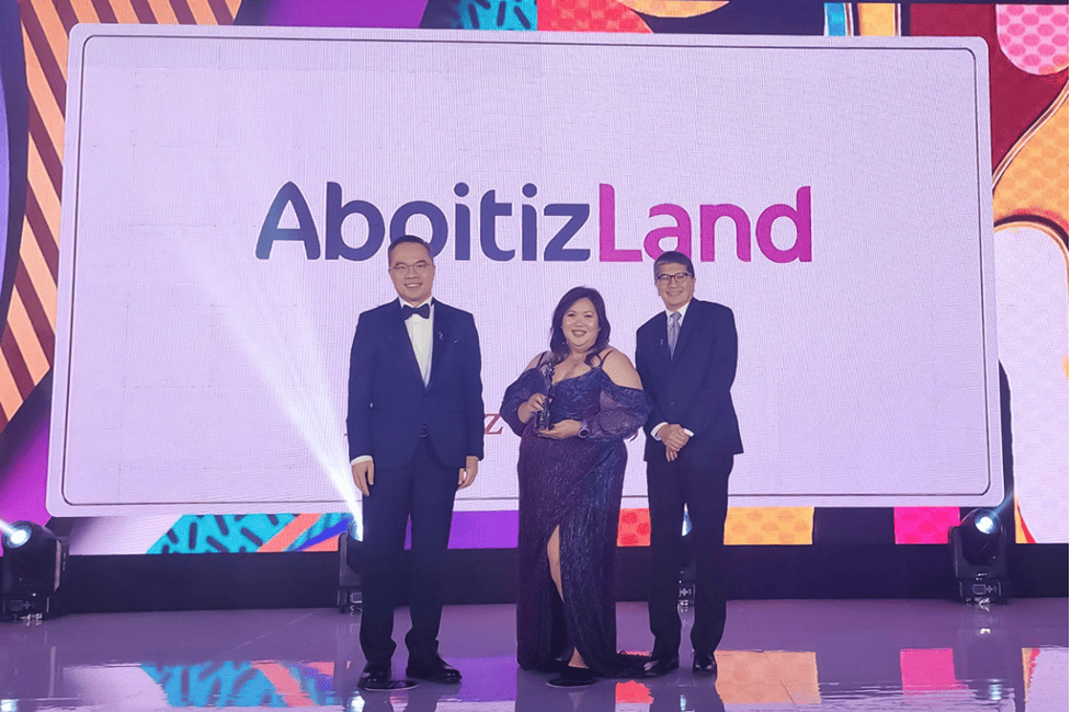 Aboitiz Land President and CEO David Rafael (right-most) and Aboitiz Land Vice President of Corporate Services Annette Tayao (middle) accept the prestigious award on behalf of Aboitiz Land.
