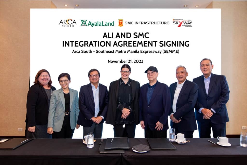 San Miguel Corporation (SMC) and Ayala Land Inc. (ALI) sign integration agreement for the connection of the Arca South on and off ramps into the South East Metro Manila Expressway (SEMME) or Skyway Stage 4 Project. At the event were (L-R) ALI Senior Project Development Head Mayi Rodriguez, President and CEO Meean Dy, Vice Chairman Cezar “Bong” Consing and Senior Vice President Mariana Zobel with SMC President and CEO Ramon Ang, Deputy CFO and Head of Treasury Joseph Pineda, and SMC Infrastructure CFO Raoul Romulo.
