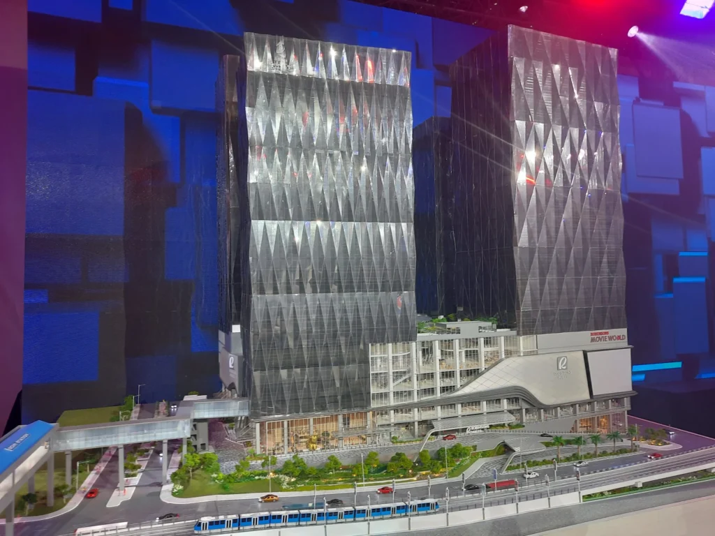 DIAMONDS. Robinsons Land Corp. officials unveil an architectural model of ‘The Jewel,’ a P25-billion commercial property project with four office towers and a mall. Each tower is named after cuts of diamonds: Asscher, Trilliant, Marquise, and Peruzzi. The towers will collectively be called the ATMP Towers. Photo by Isagani de Castro Jr./Rappler
