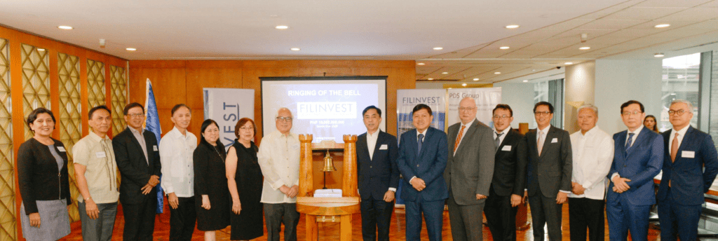 In the photo are the executives of Filinvest Development Corporation (FDC), led by its Chairman Jonathan T. Gotianun, President & CEO Rhoda A. Huang, and COO Ysmael V. Baysa. They were joined by SEC Chairman Emilio Aquino, PDEx President Antonino Nakpil and leaders of the Joint Lead Underwriters and Bookrunners.  
