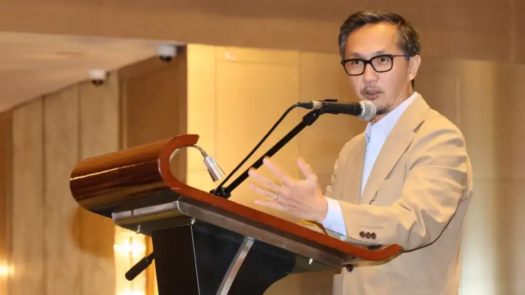 DPWH Secretary Vince Dizon