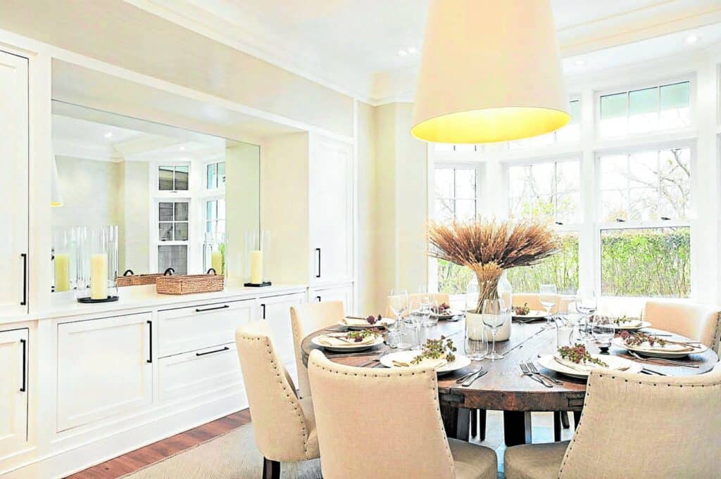 (HTTPS://WWW.DECORILLA.COM)
