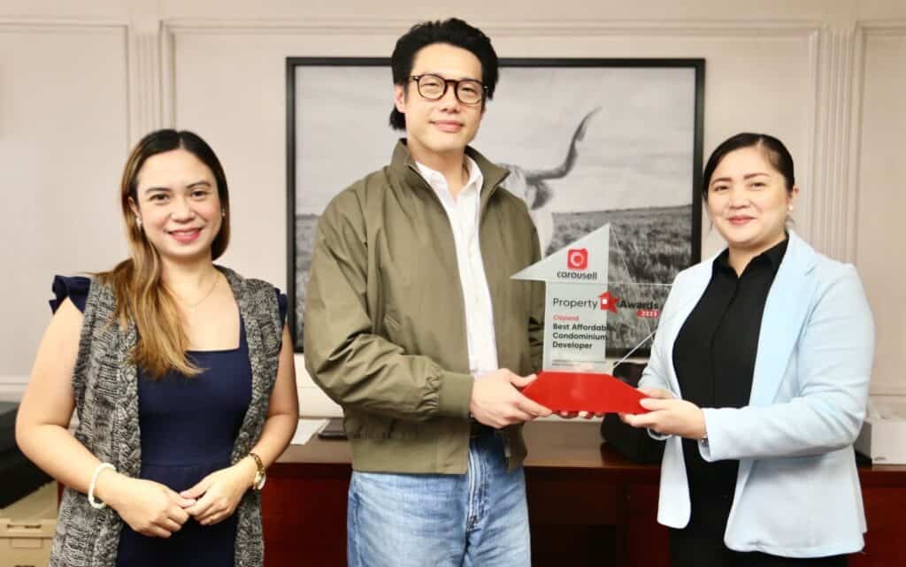(L-R) Carousell Philippines corporate sales Melizza Hernandez; and Cityland Group of Companies vice president for marketing Jefferson Roxas, who received the award for Best Affordable Condominium Developer; with Carousell Philippines business director and market representative Shine Resurreccion
