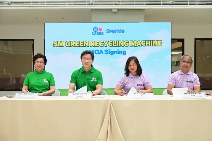 GREEN TECHNOLOGY SM Supermalls and Sparklo executives formalize their partnership during the official launch of Sparklo’s reverse vending machines in the Philippines, expanding the SM Green Recycling Machine program under the SM Green Movement. PHOTO FROM SM
