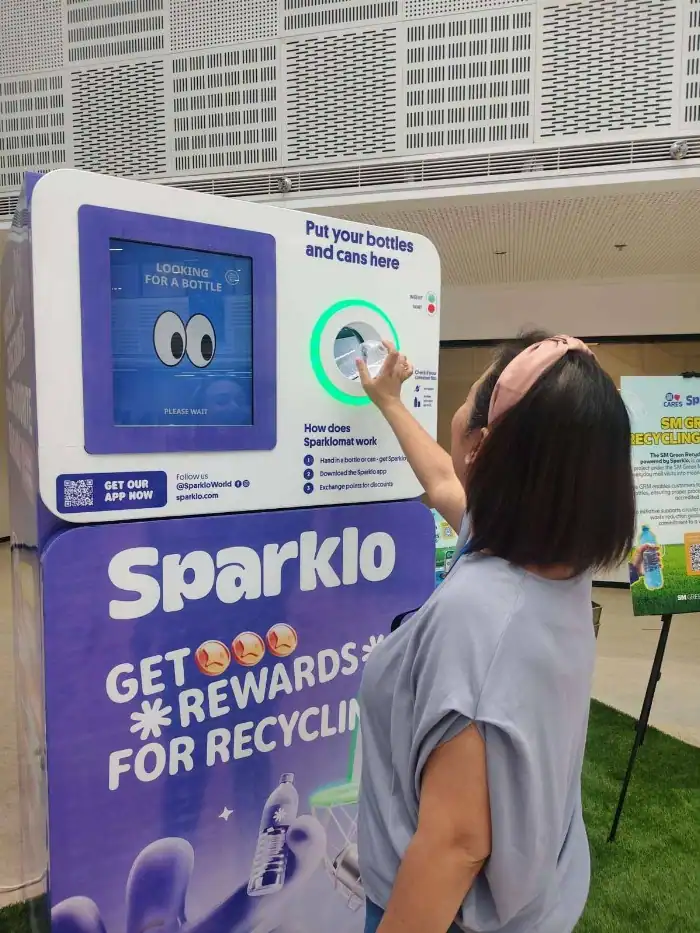 WASTE-FREE FUTURE A customer uses the SM Green Recycling Machine Powered by Sparklo — symbolizing how simple everyday actions can help build a waste‑free future, one recycled bottle at a time. PHOTO FROM SM    
