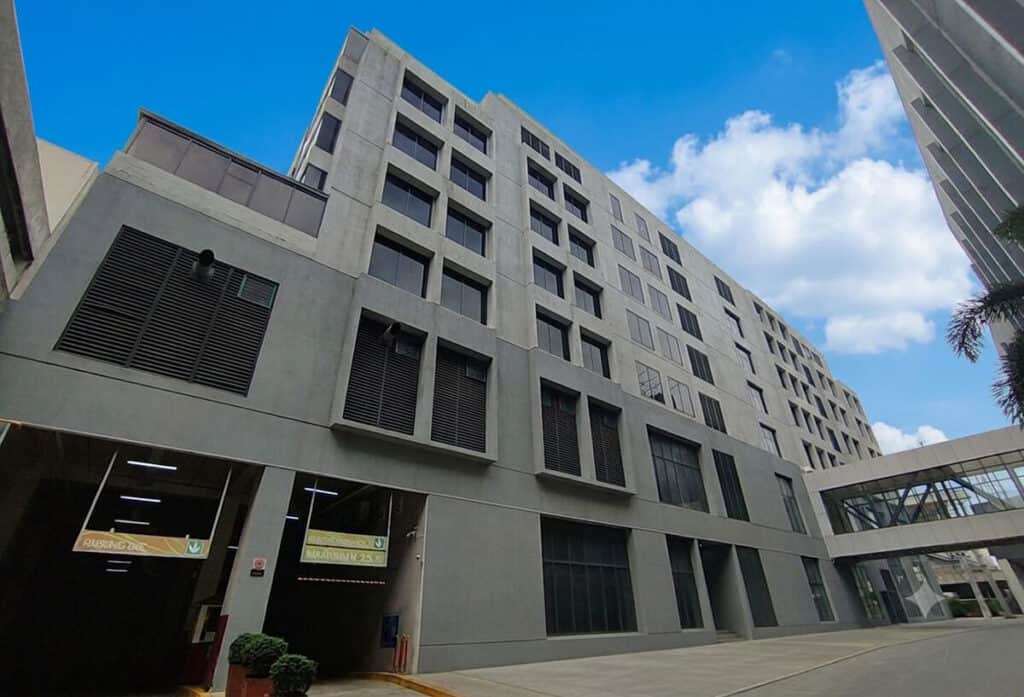 The newly opened Sta. Lucia Business Center will provide more space for more stores and office tenants as the extension of the Sta. Lucia Mall.
